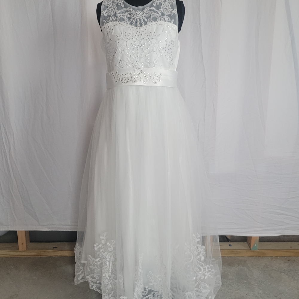Elegant White Lace Evening Dress